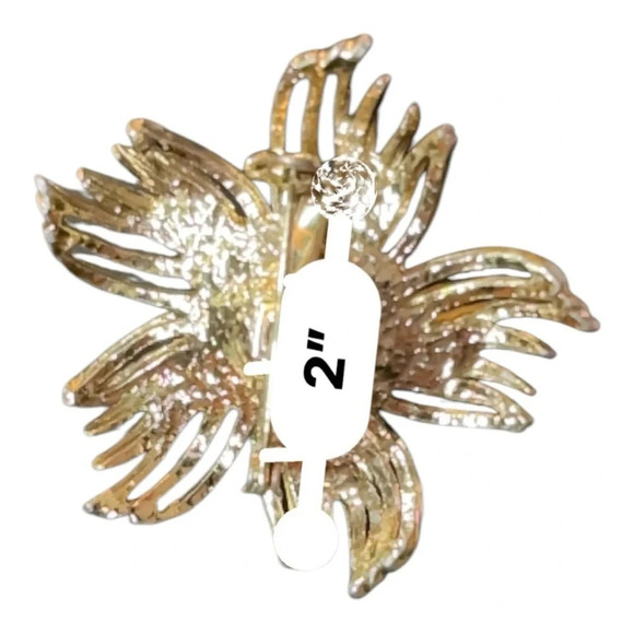 1960s Flower Pinwheel Brooch with Gold Toned Metal and Faux Pearl - Picture 5 of 5